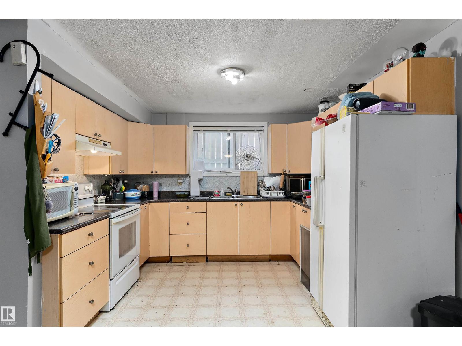 14707 33 ST NW - 33