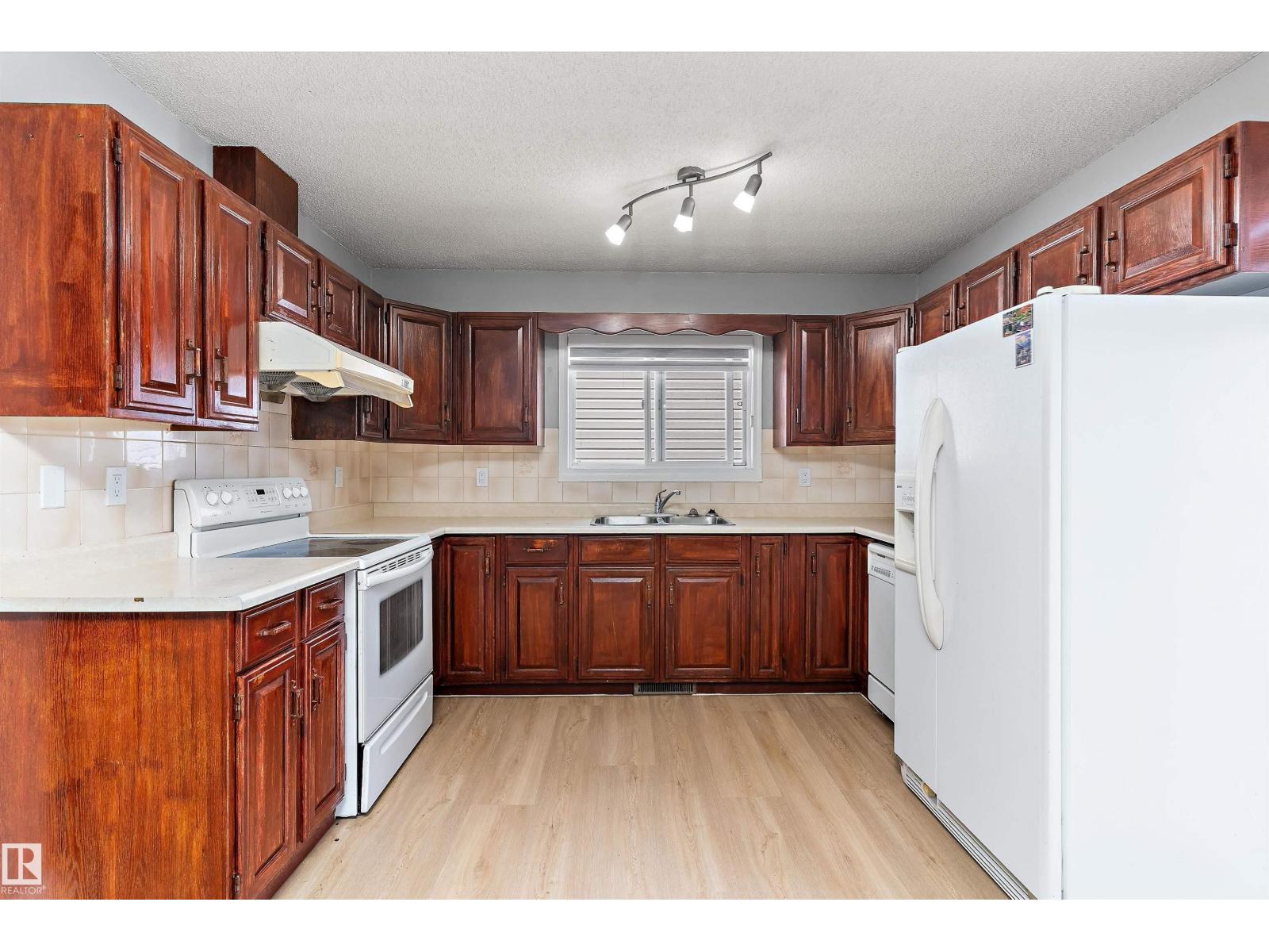 14707 33 ST NW - 15