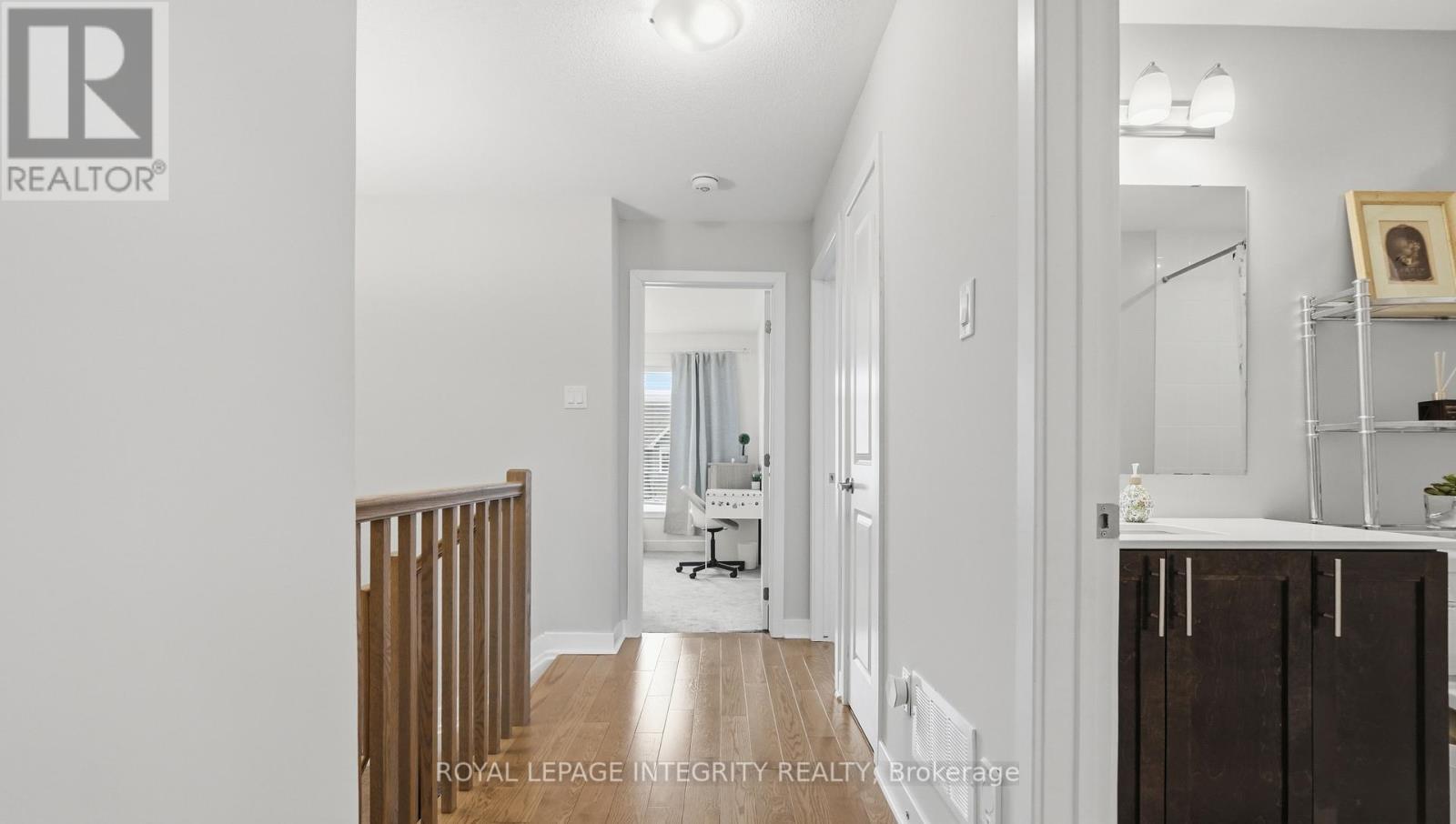 662 PUTNEY CRESCENT - 24