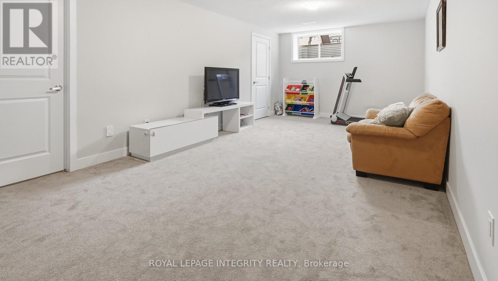 662 PUTNEY CRESCENT - 18