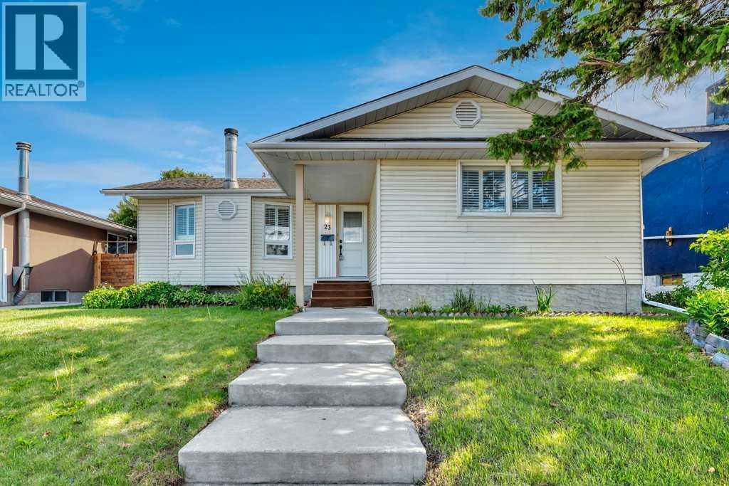 23 Penworth Crescent SE - photo 2