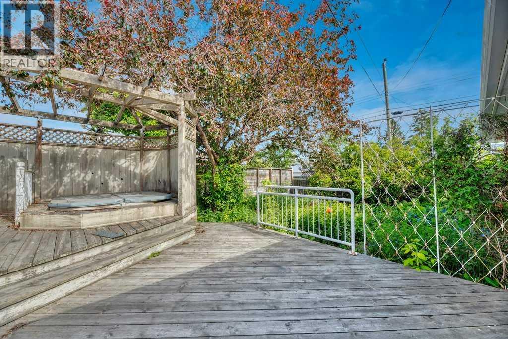 23 Penworth Crescent SE — photo 30