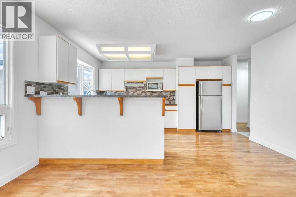 23 Penworth Crescent SE — photo 8