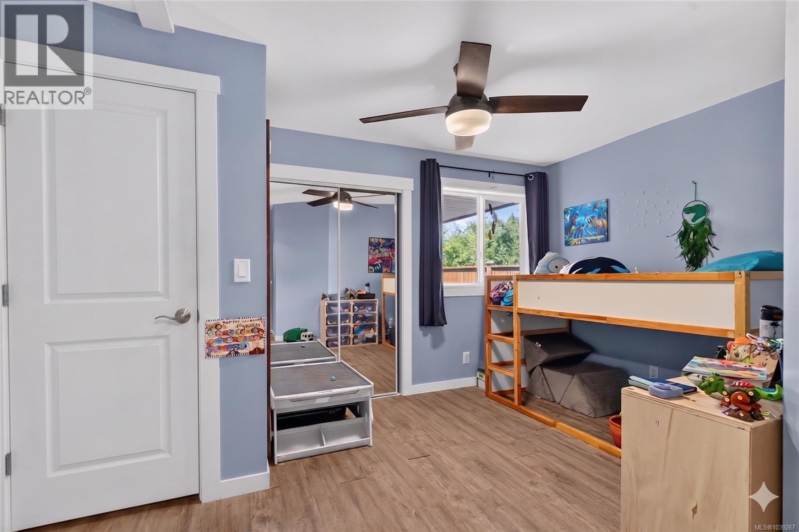 375 Temple St - 24