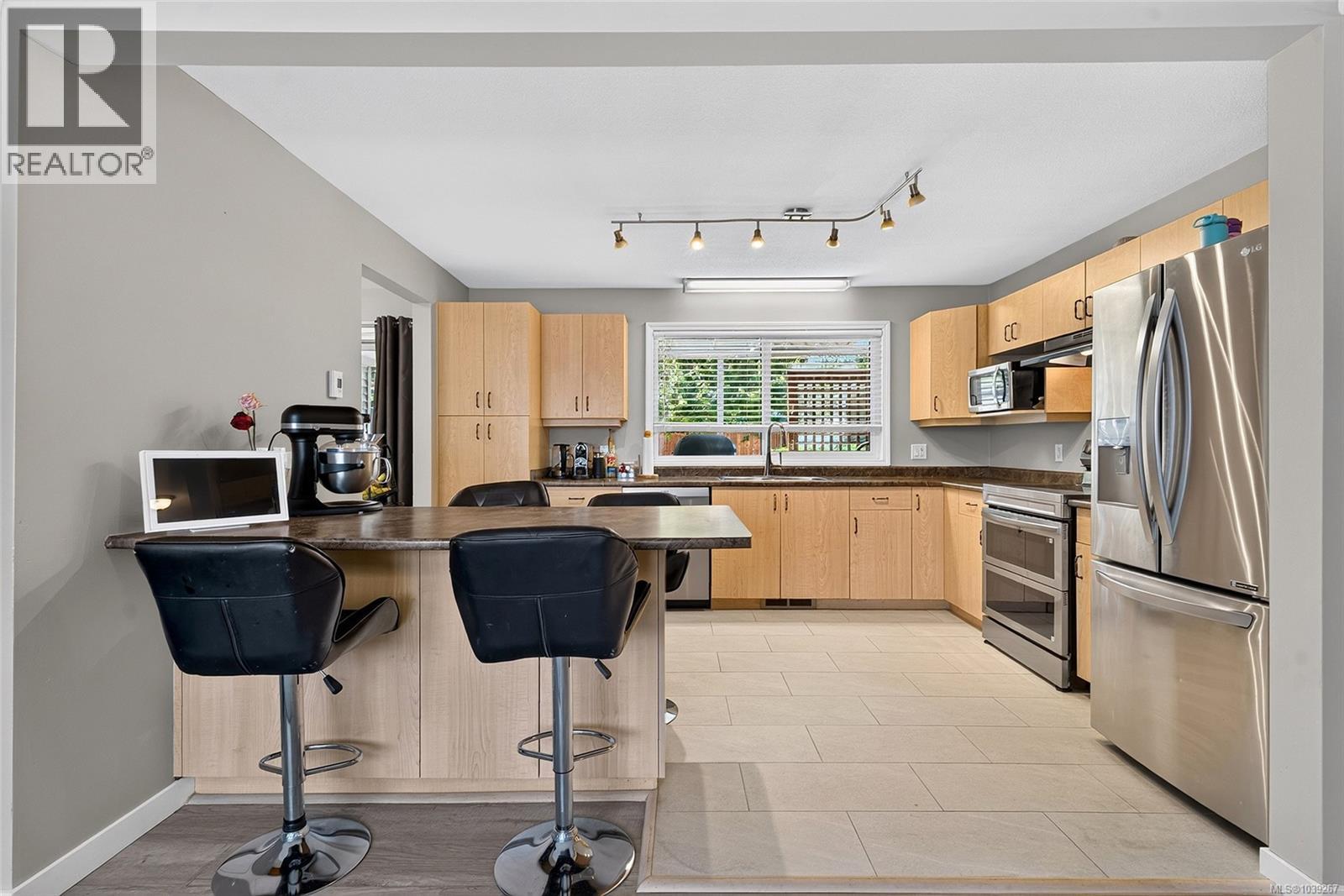 375 Temple St - 16