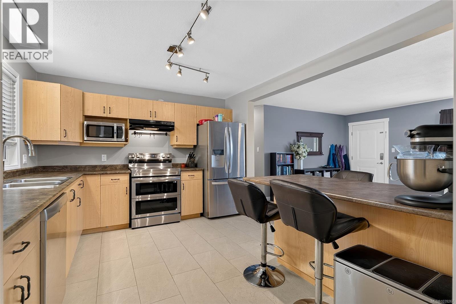 375 Temple St - 17