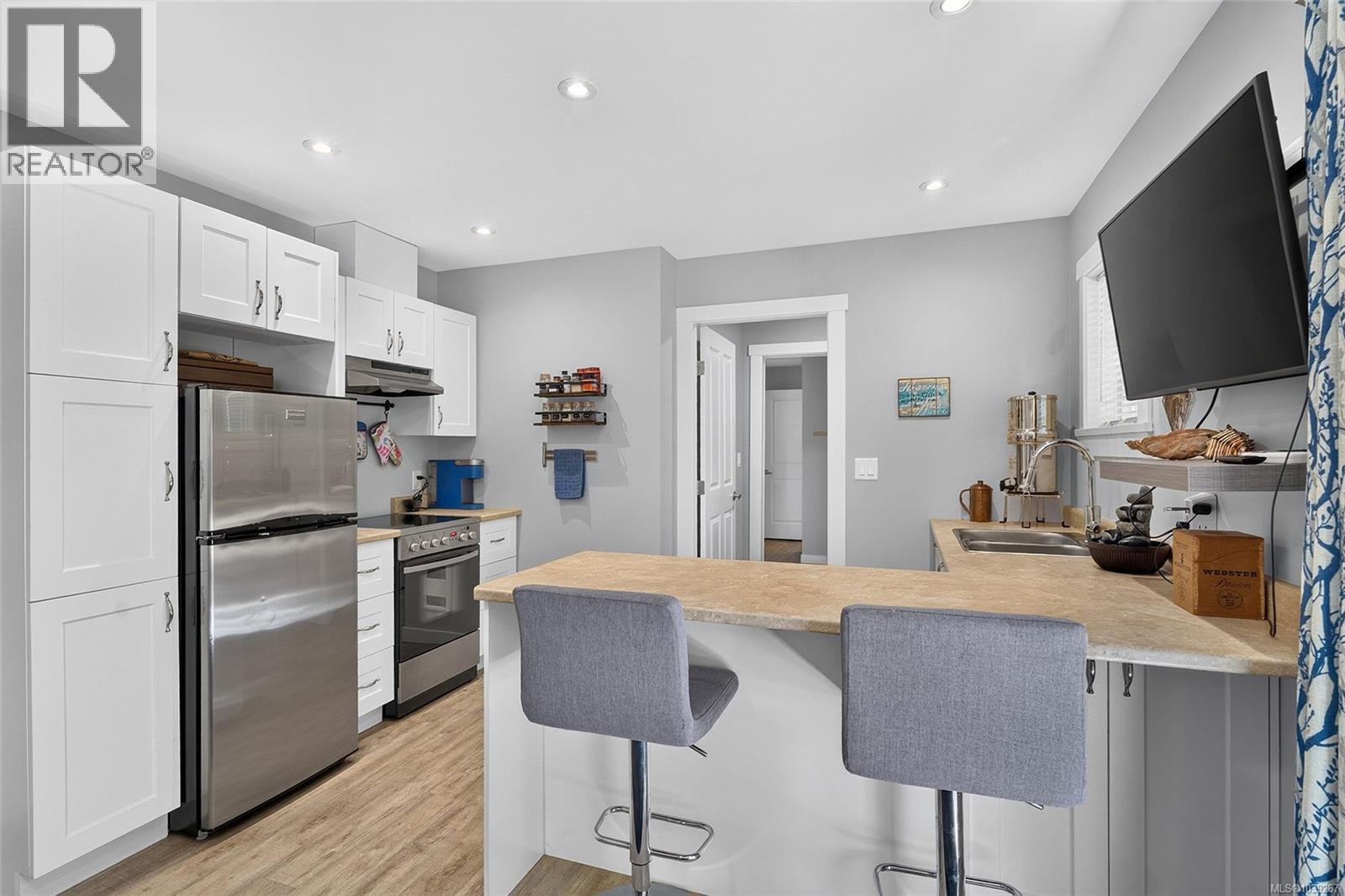 375 Temple St - 3
