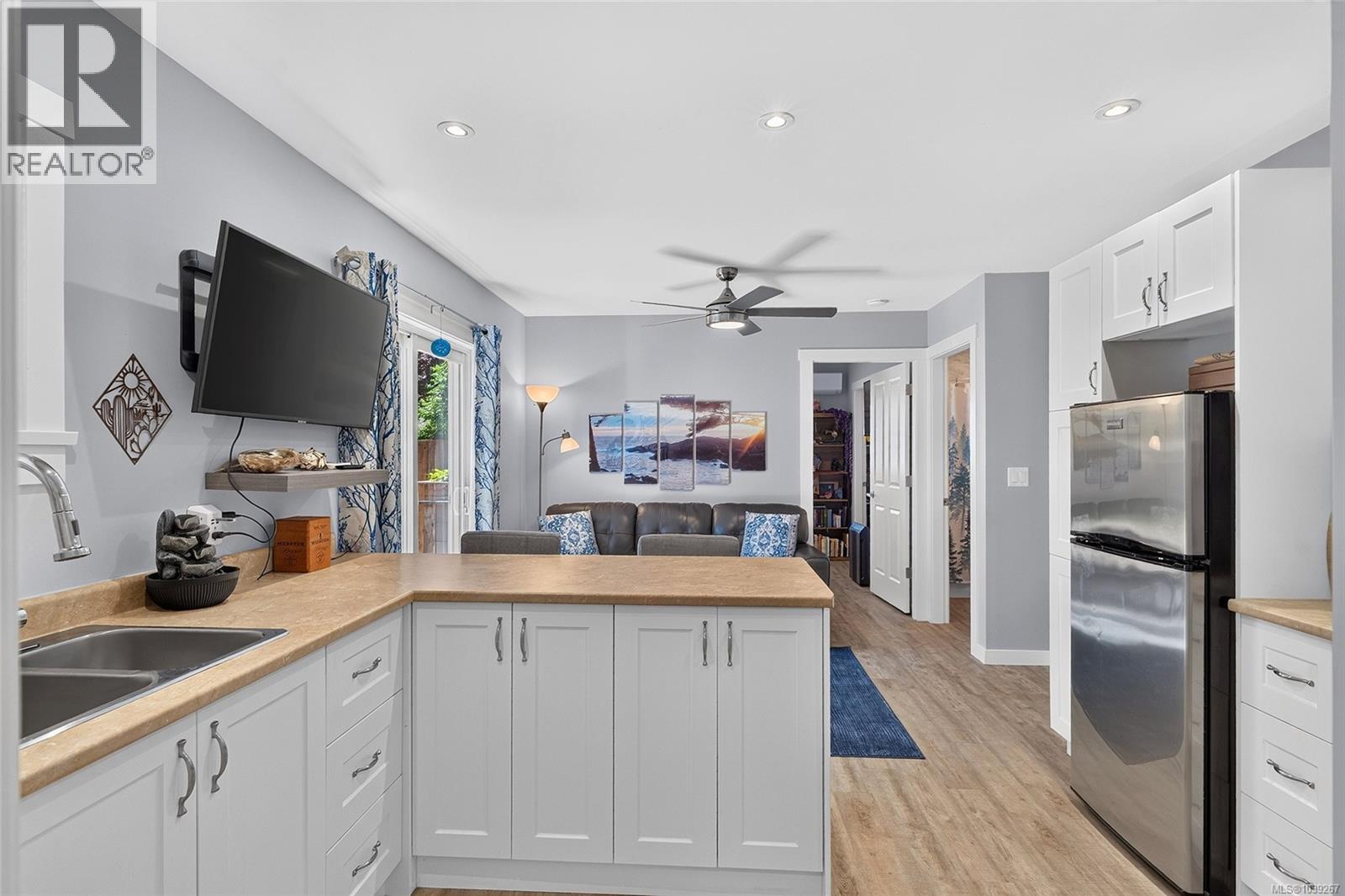 375 Temple St - 34
