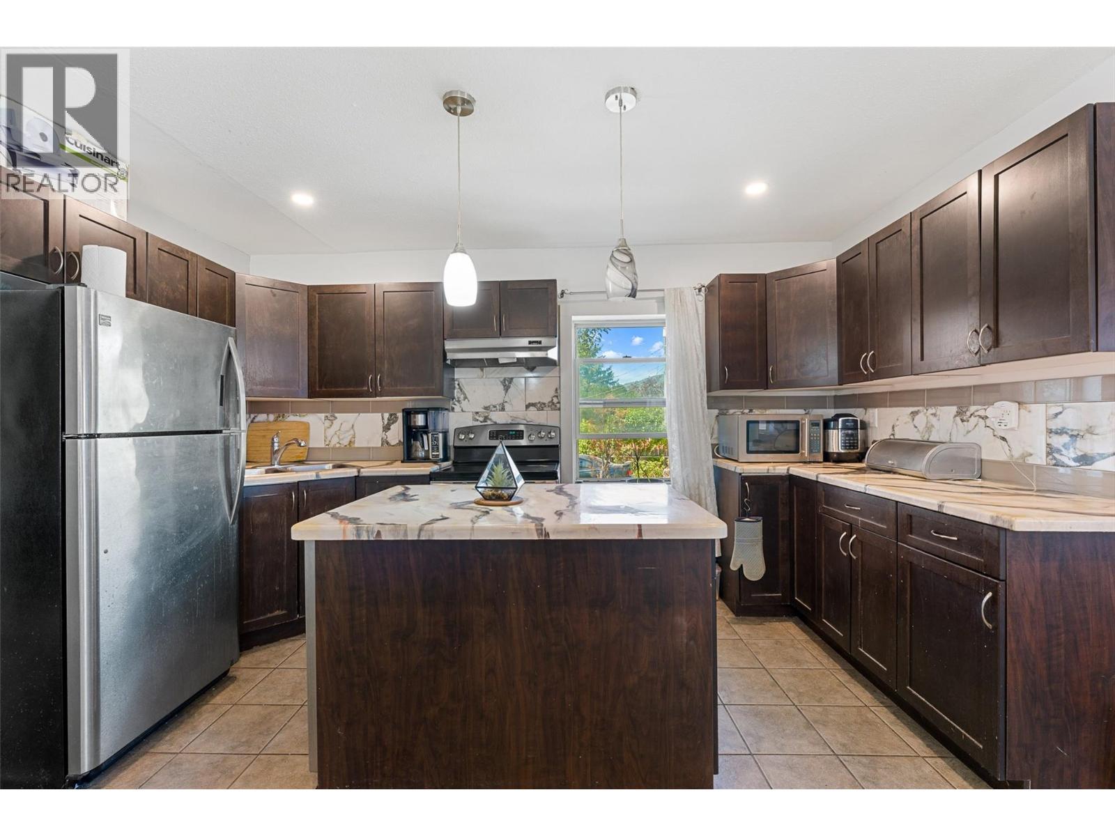 508 Eckhardt Avenue E, Penticton - Image 1