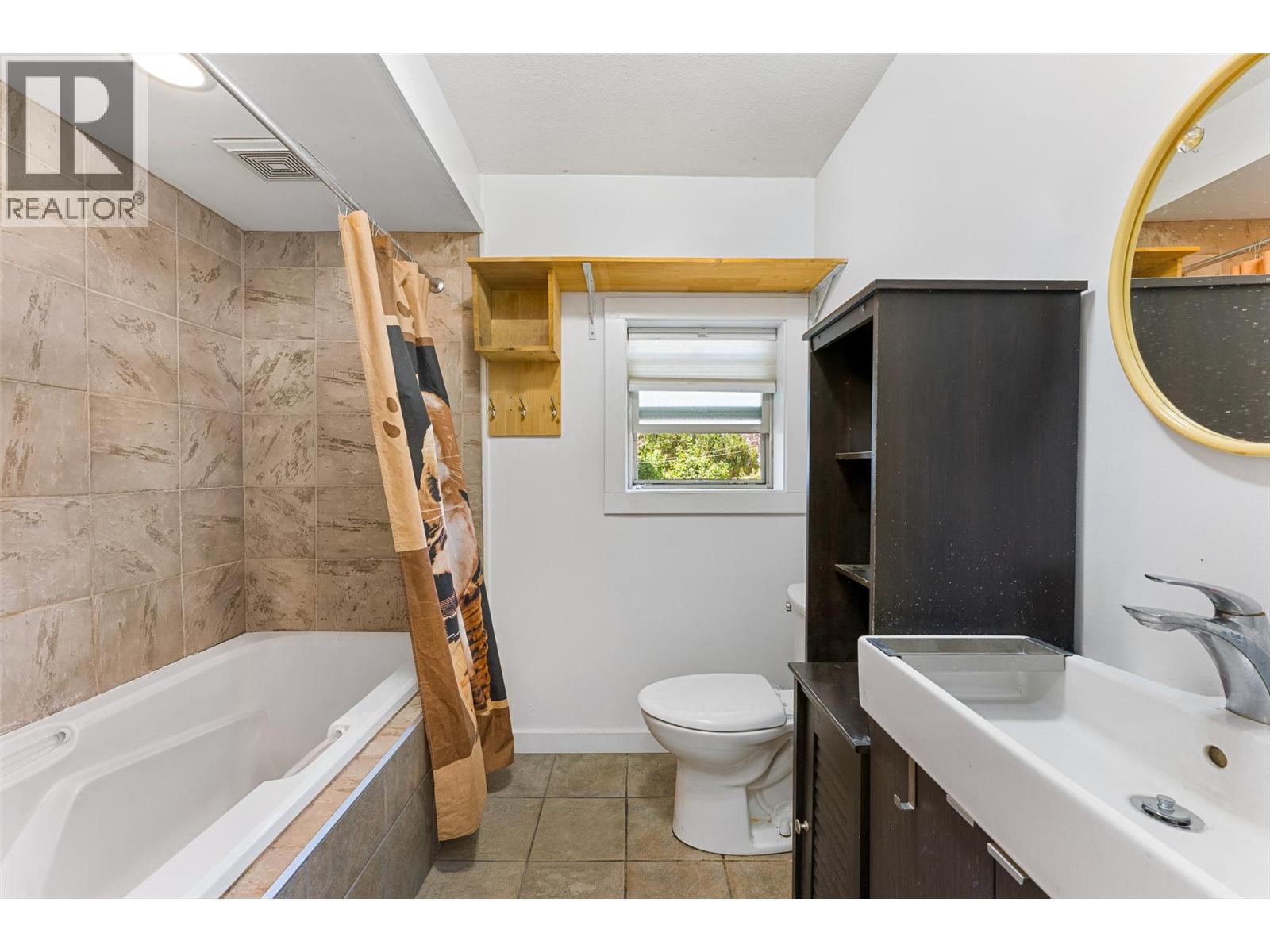 508 Eckhardt Avenue E, Penticton - Image 1