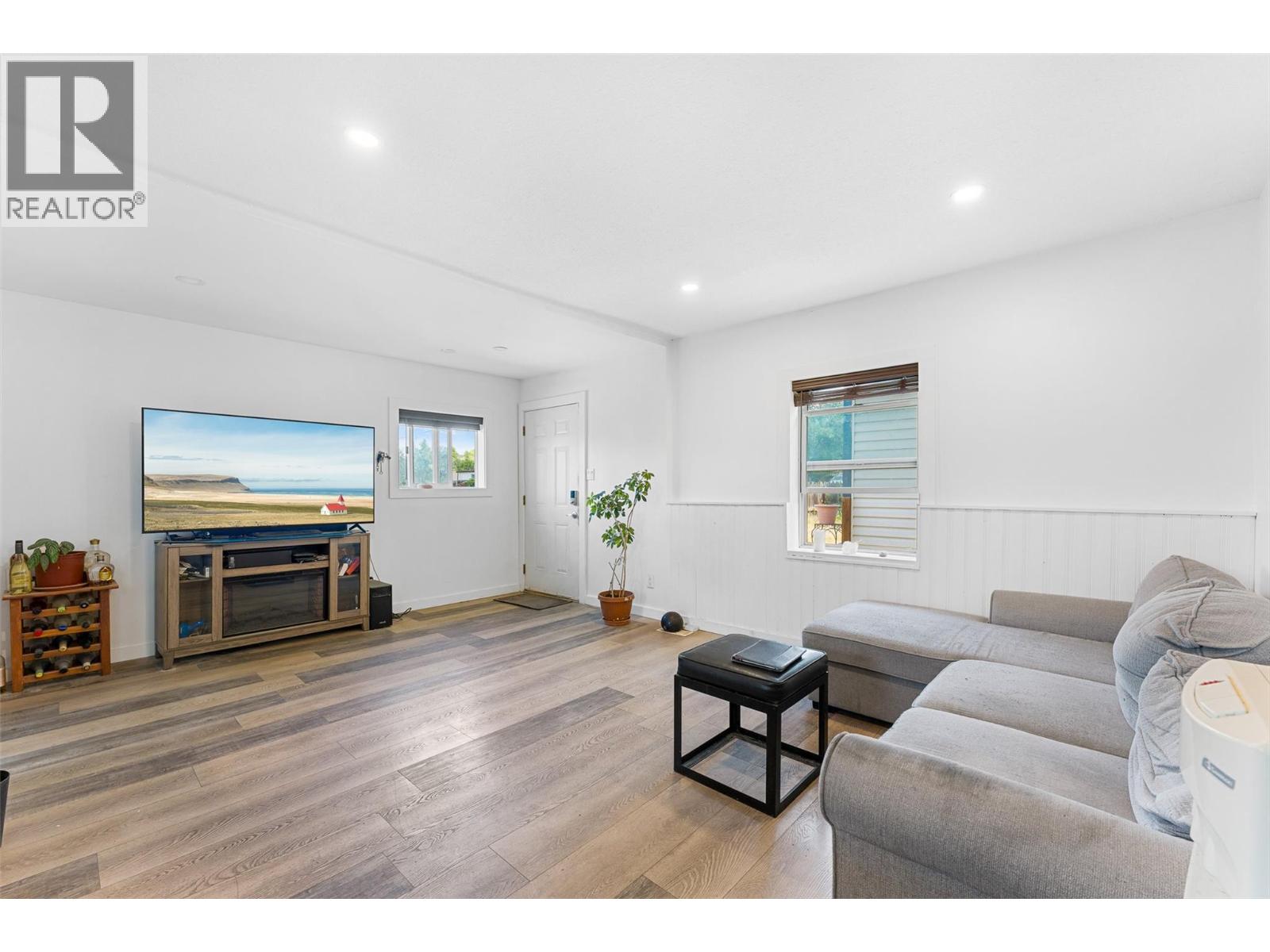 508 Eckhardt Avenue E, Penticton - Image 1