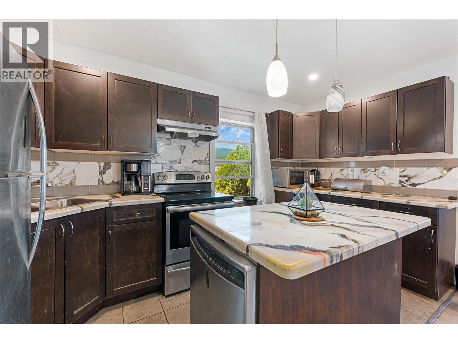 508 Eckhardt Avenue E, Penticton - Image 1