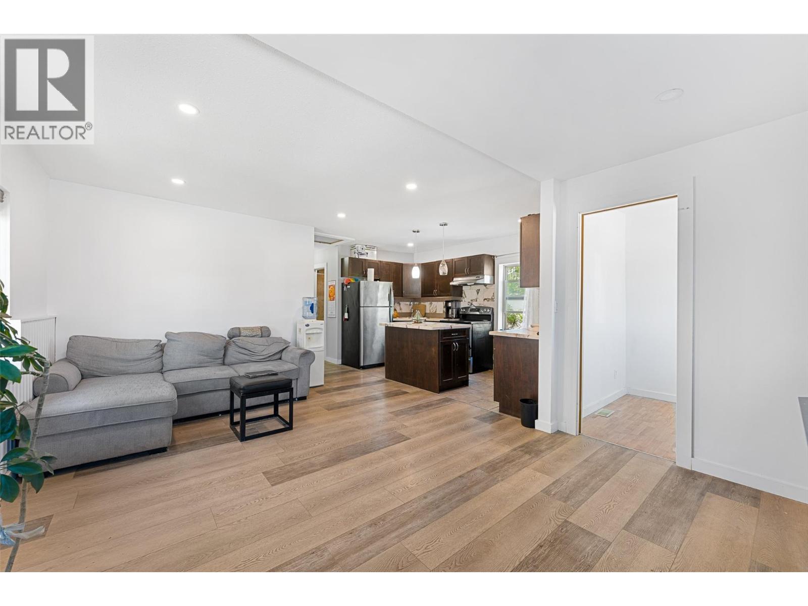 508 Eckhardt Avenue E, Penticton - Image 1