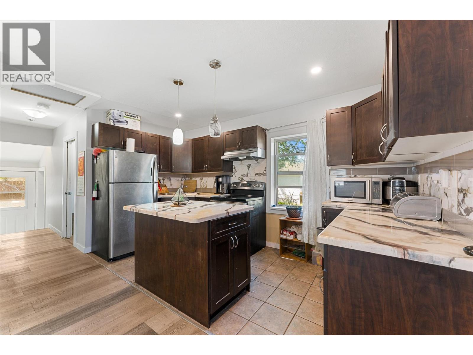 508 Eckhardt Avenue E, Penticton - Image 1