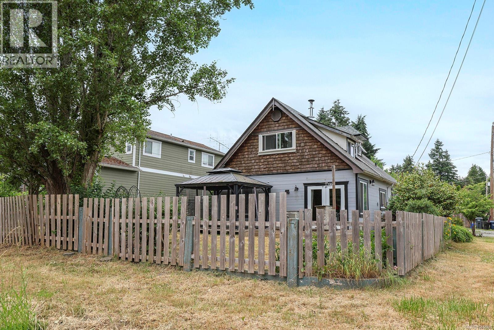3863 Howard Ave - 16