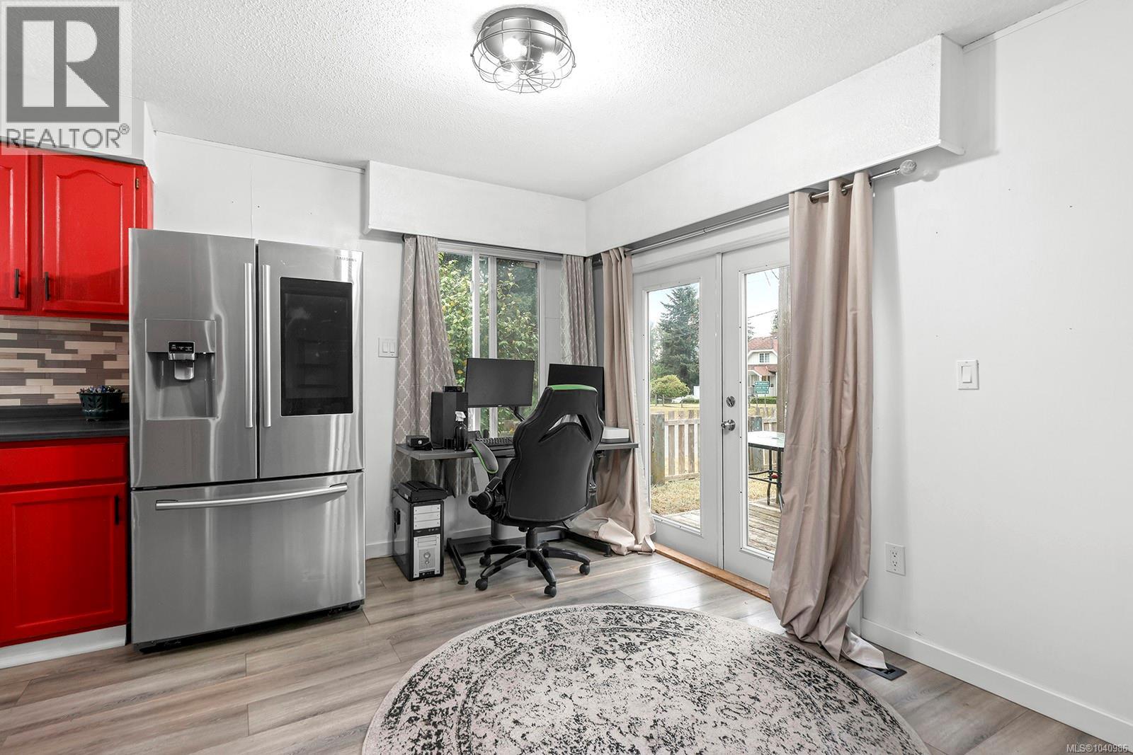 3863 Howard Ave - 22