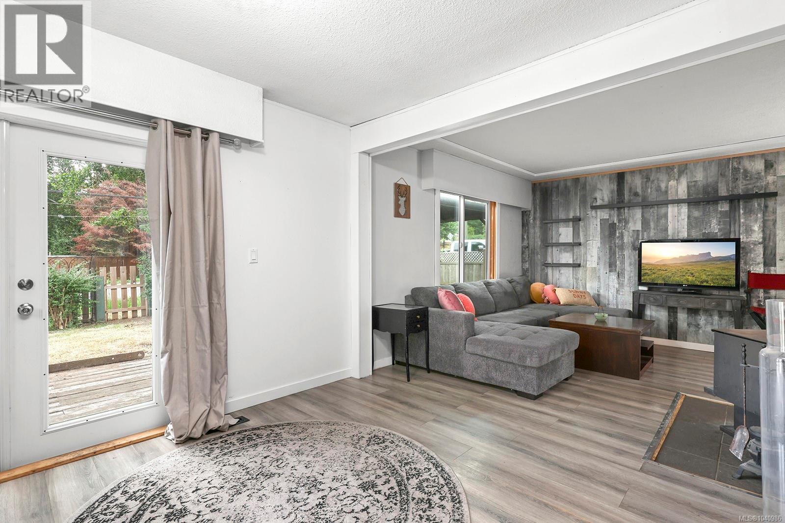 3863 Howard Ave - 23
