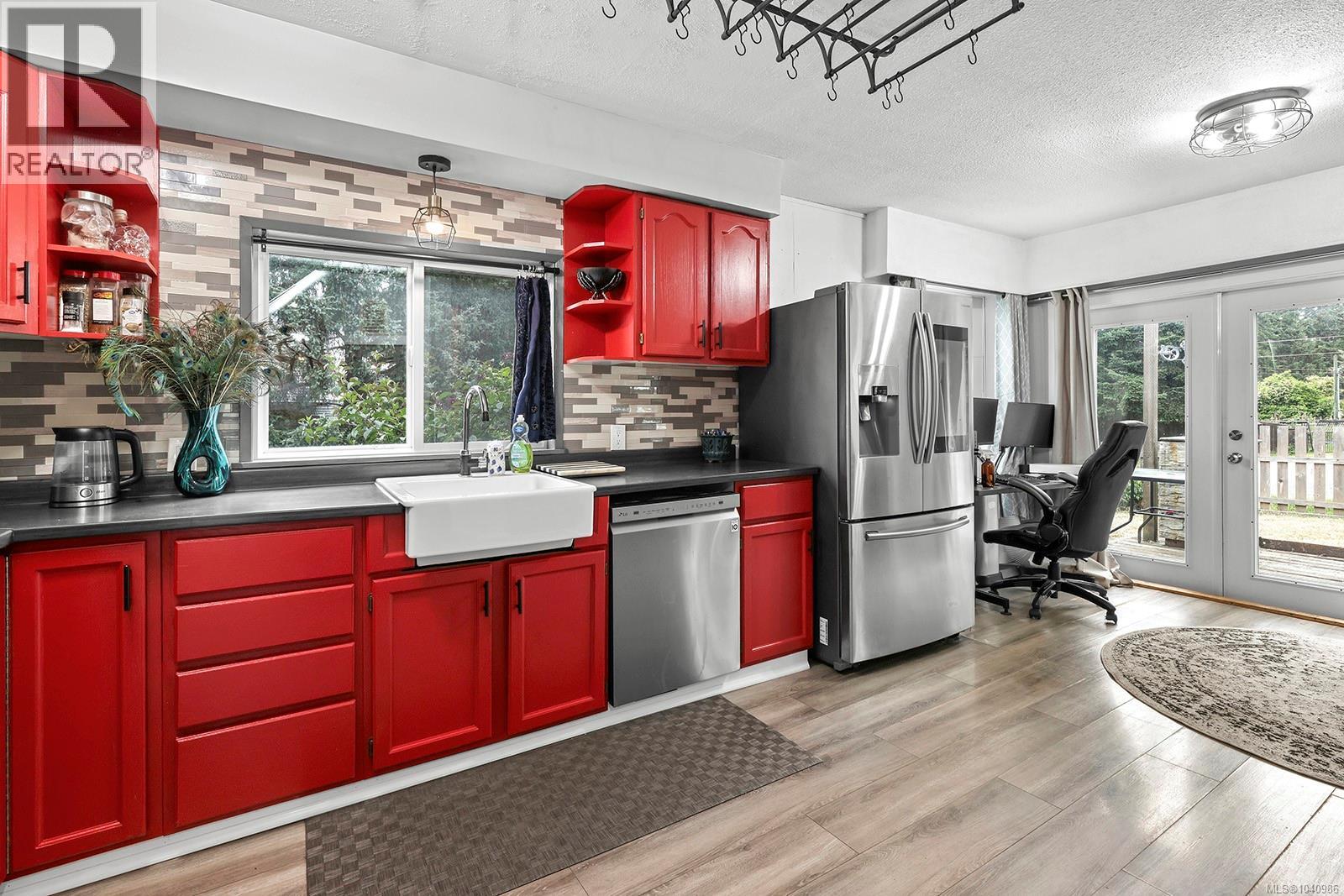3863 Howard Ave - 3