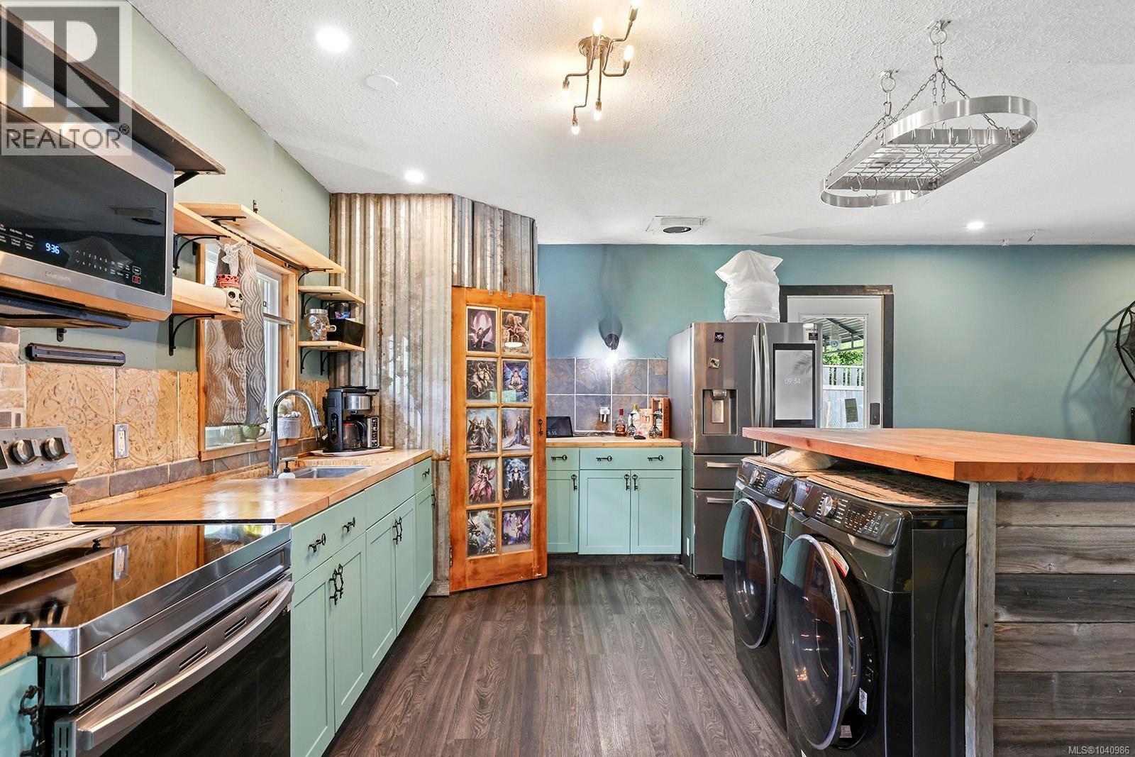 3863 Howard Ave - 32