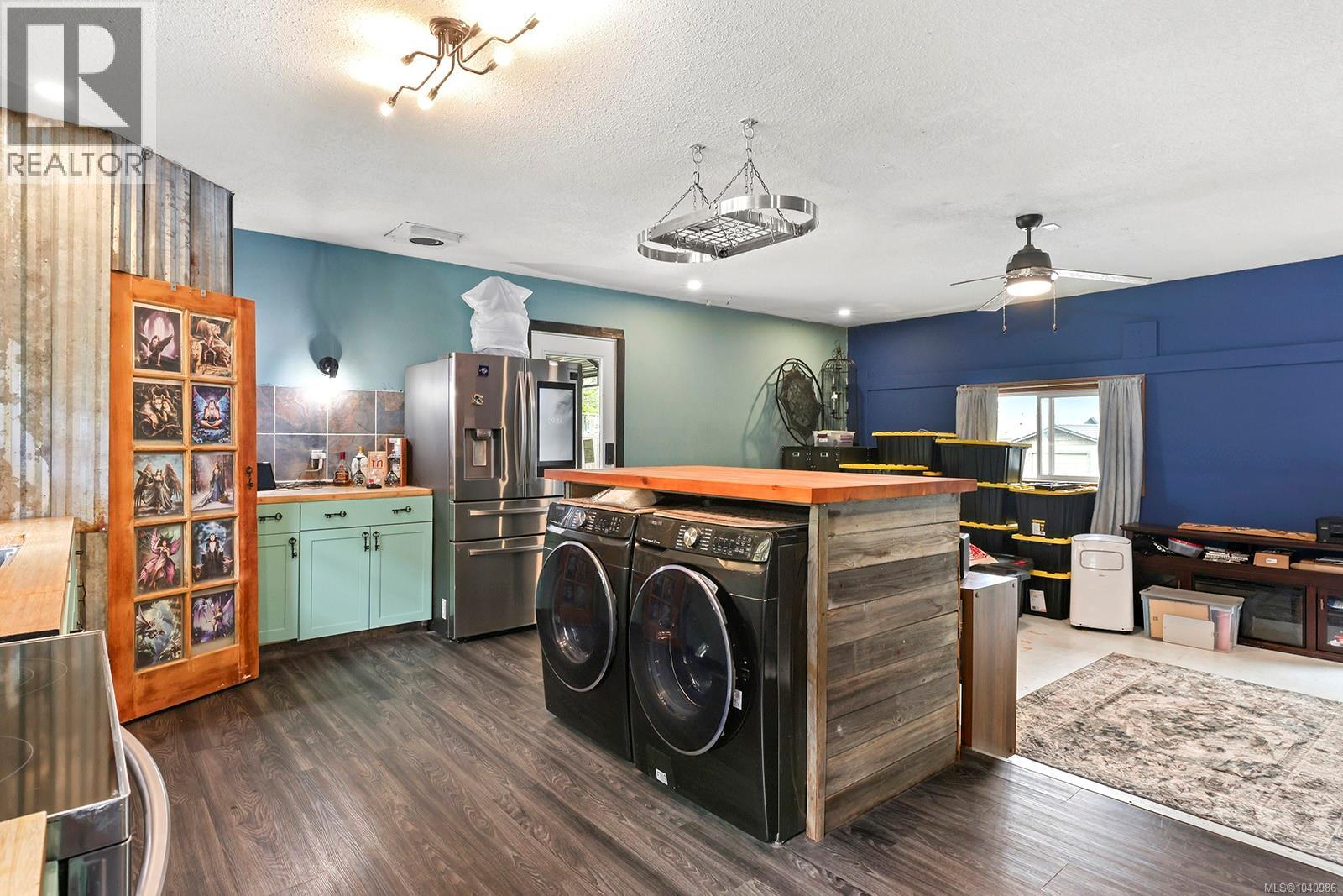 3863 Howard Ave - 33
