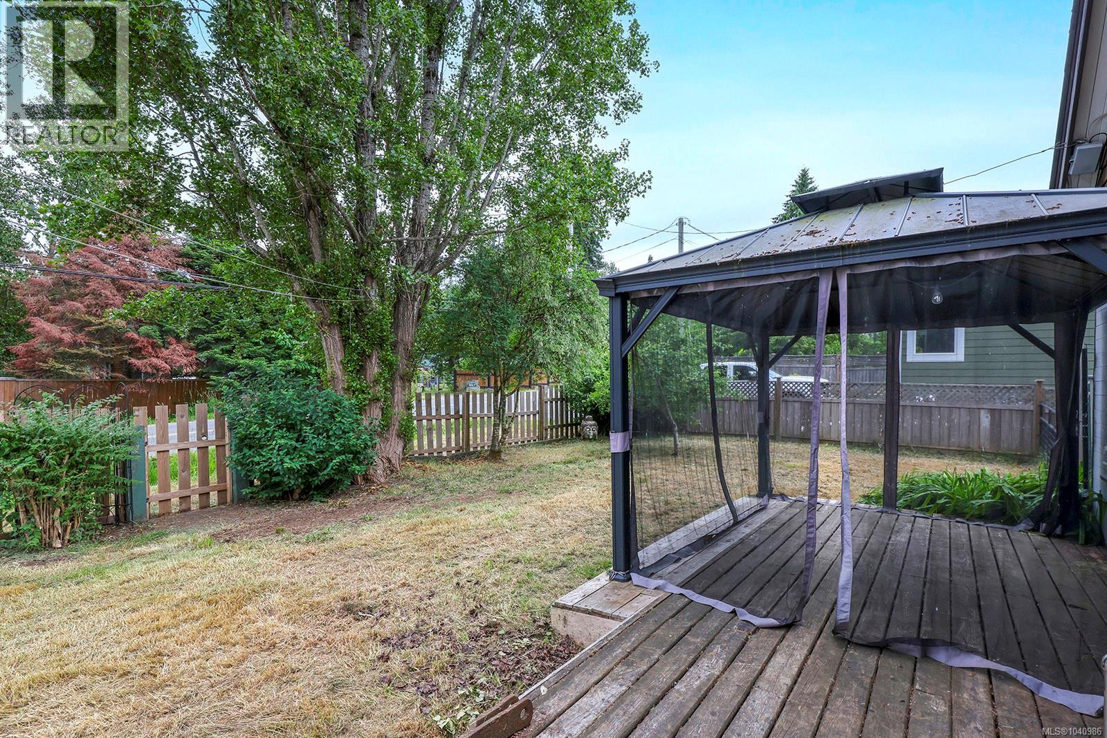 3863 Howard Ave - 38