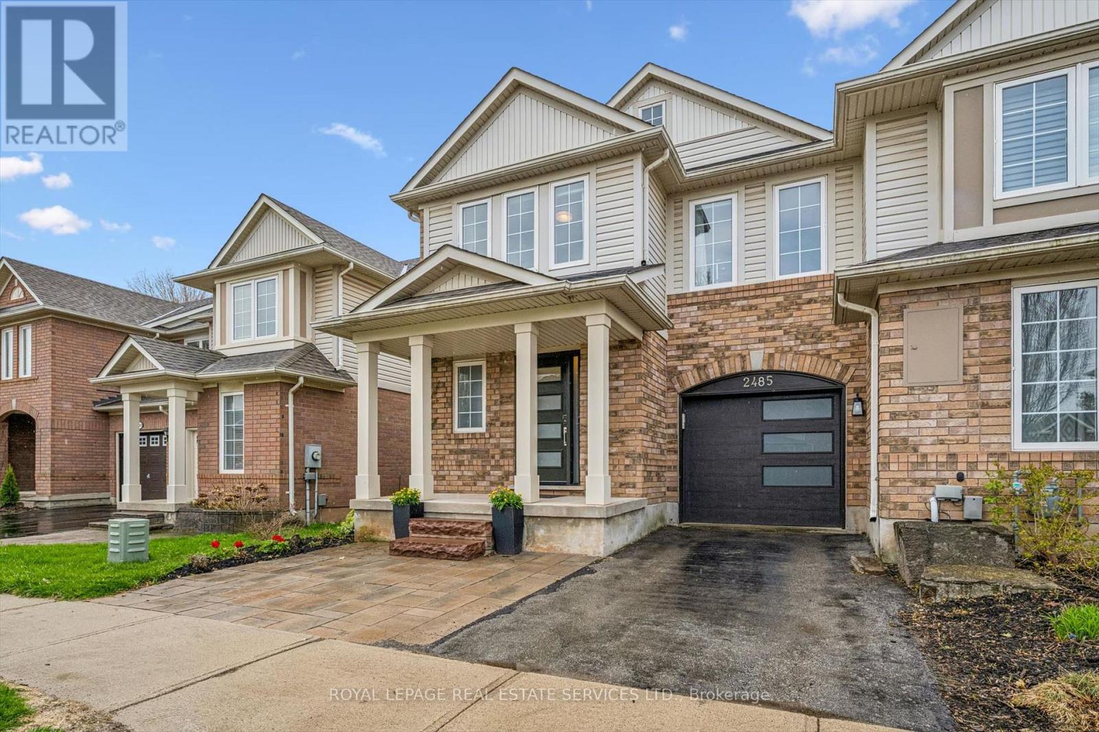 Beautifully Maintained End Unit 3+1 BR Townhome!