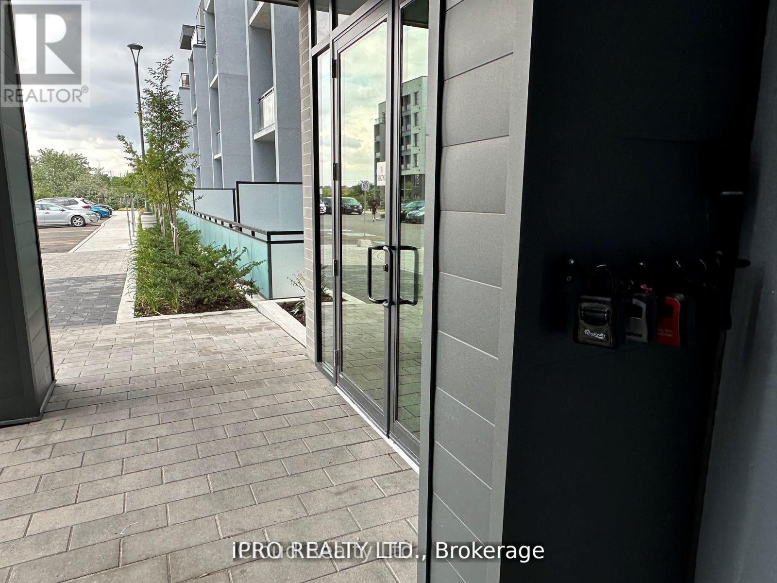 #004 95 DUNDAS ST W STREET - 38