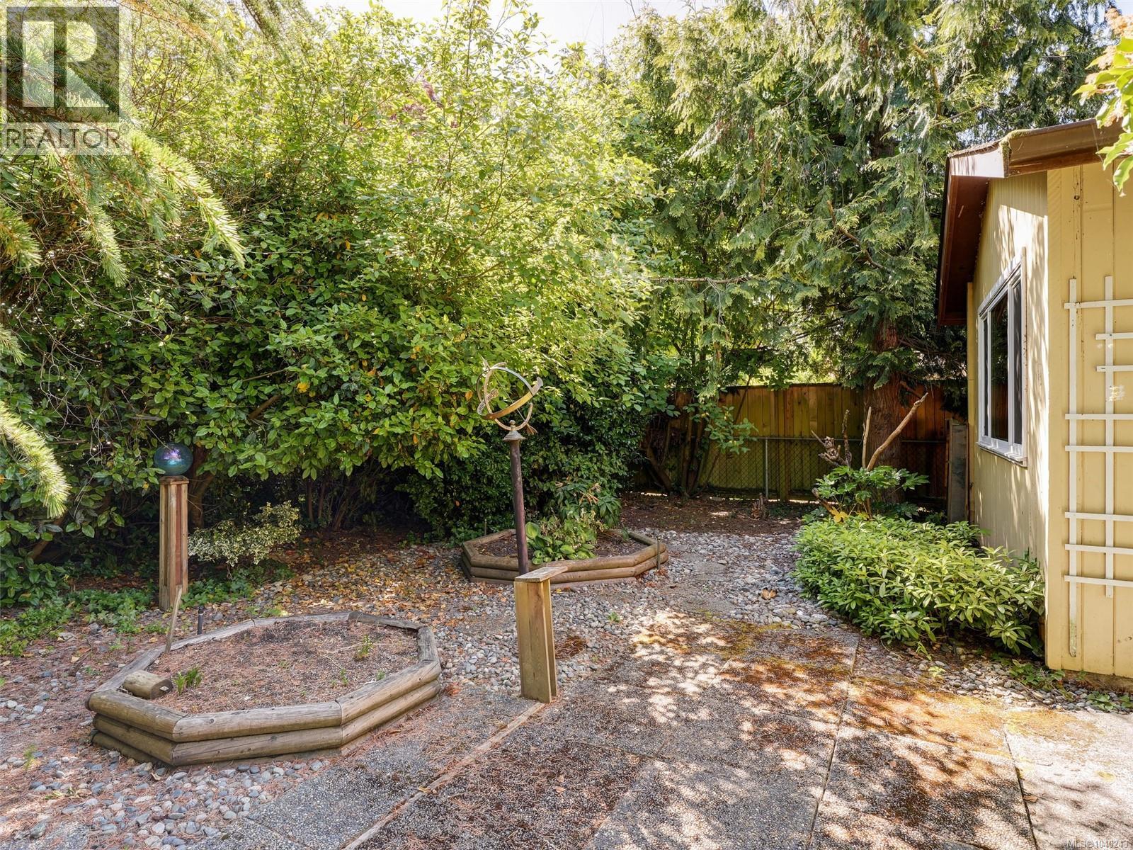 10040 Wisteria Pl - 28