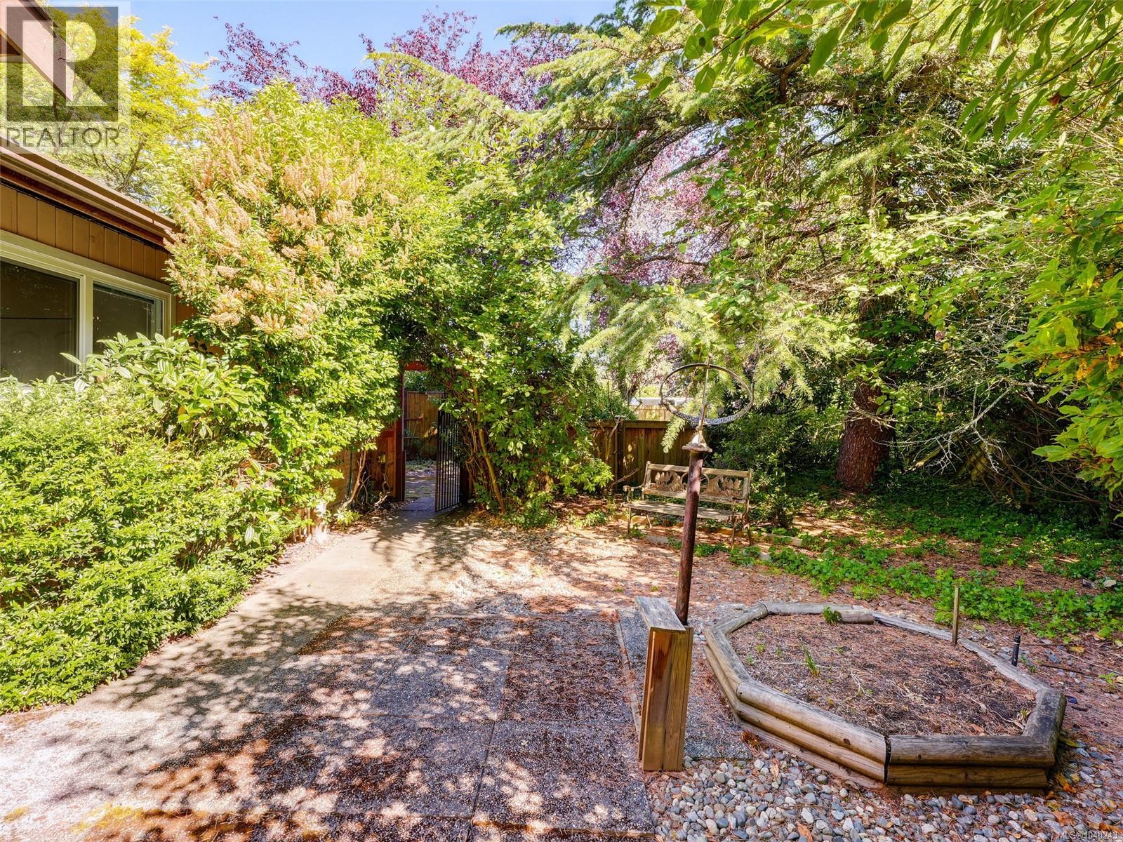 10040 Wisteria Pl - 29