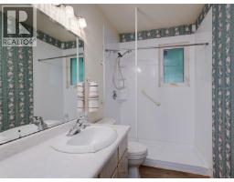 10040 Wisteria Pl, Sidney, BC V8L4E7 Photo 14