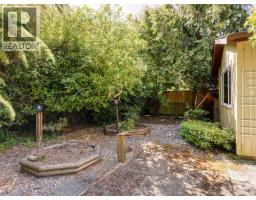 10040 Wisteria Pl, Sidney, BC V8L4E7 Photo 28