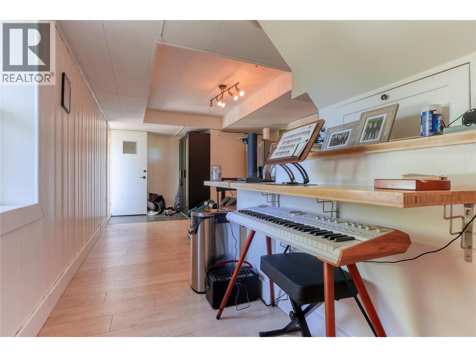 2551 Pinewood Drive - 22