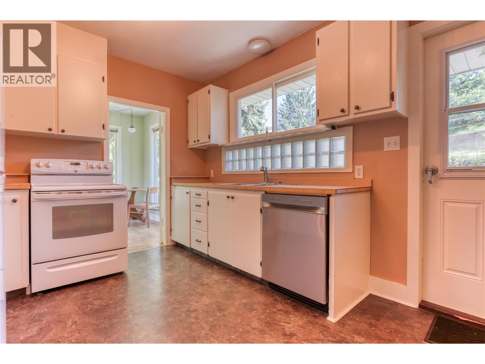 2551 Pinewood Drive - 12