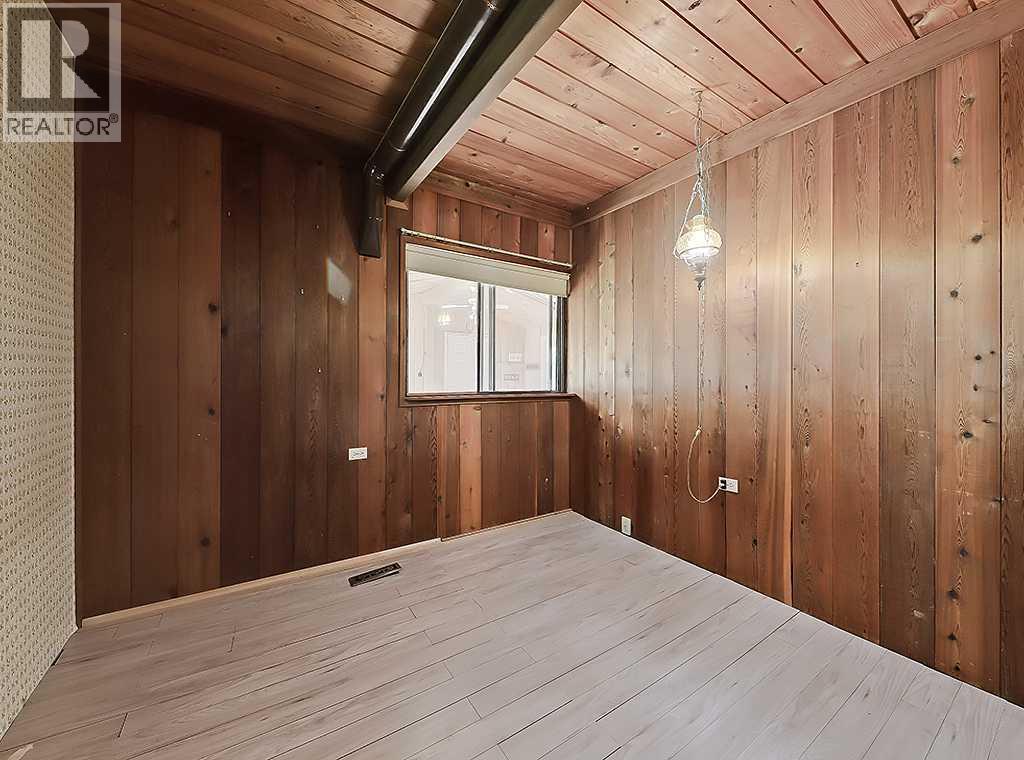 533 4 Street SW — photo 21