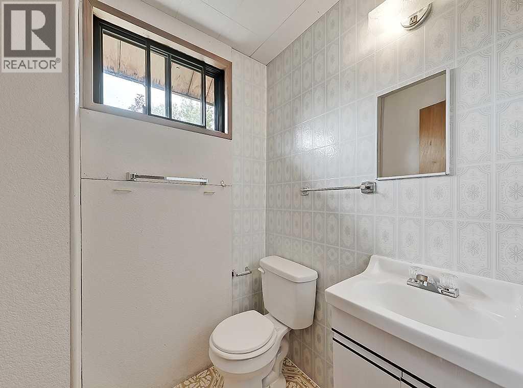 533 4 Street SW — photo 28