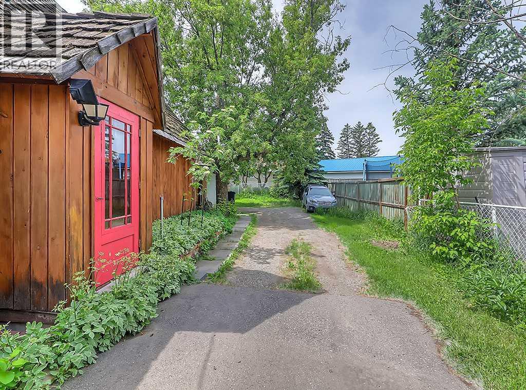 533 4 Street SW — photo 35