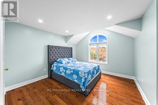39 TRAILHEAD CRESCENT - 17