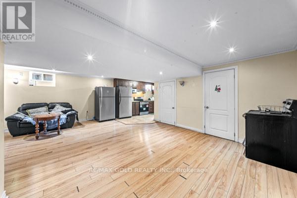 39 TRAILHEAD CRESCENT - 24