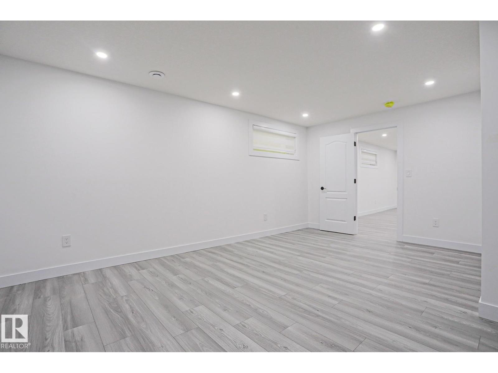 4716 207 ST NW - 17