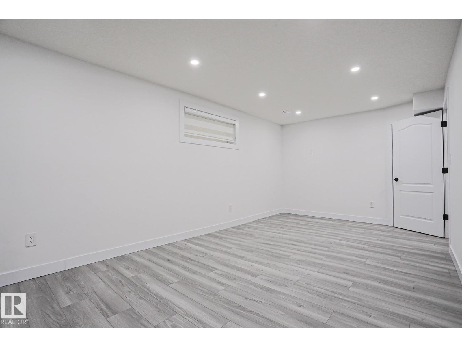 4716 207 ST NW - 18