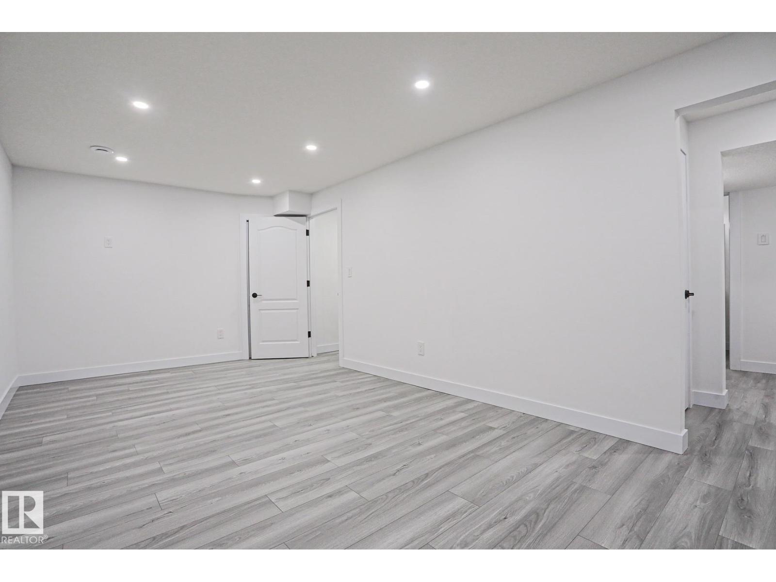 4716 207 ST NW - 19