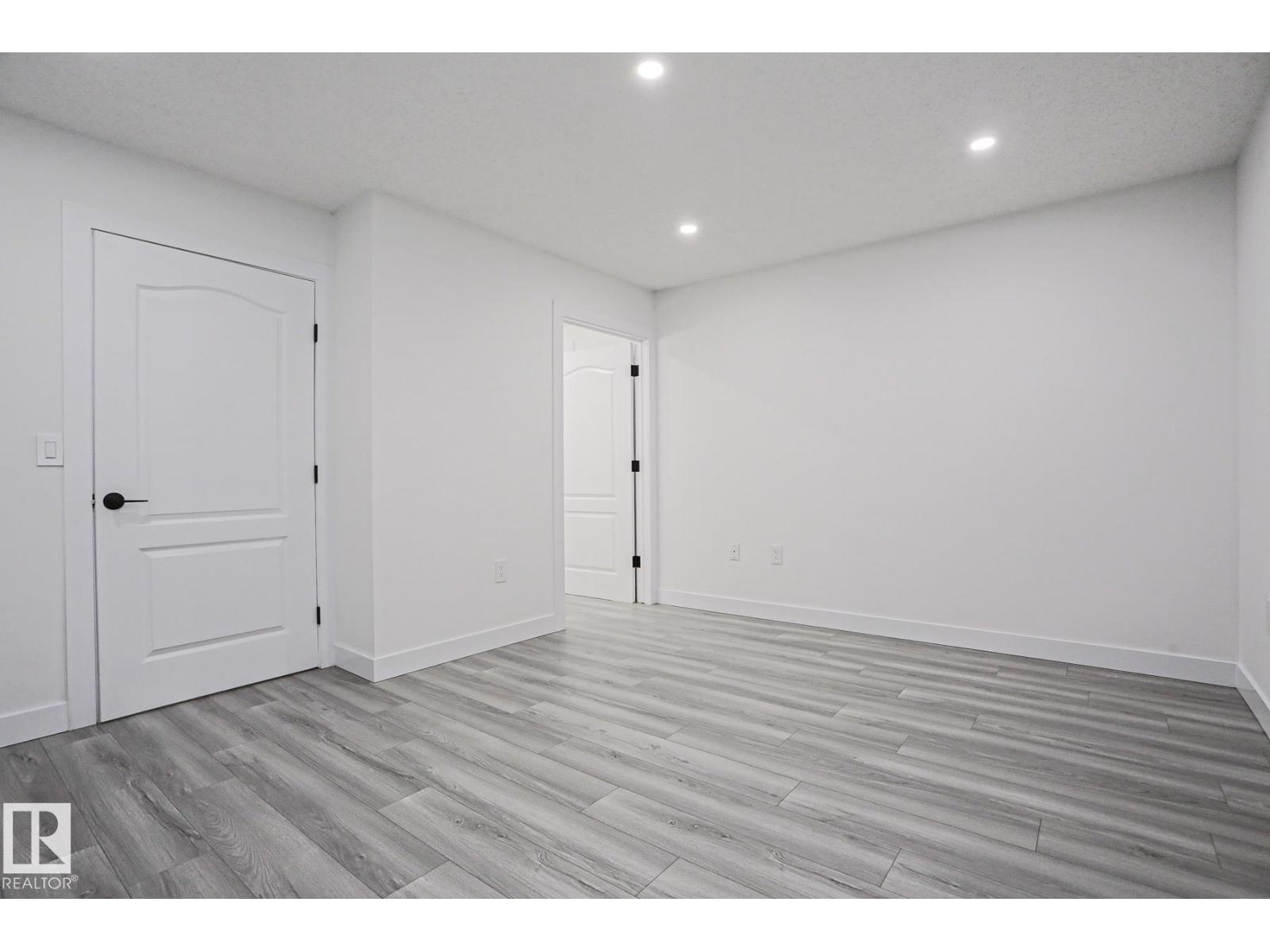 4716 207 ST NW - 21