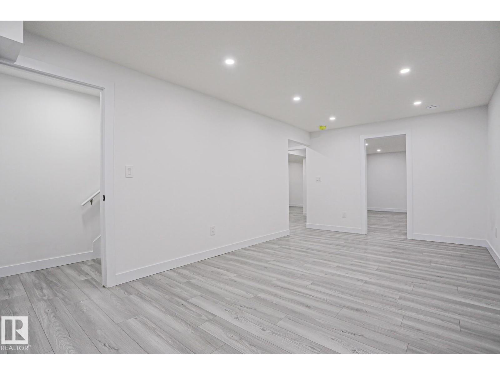 4716 207 ST NW - 31