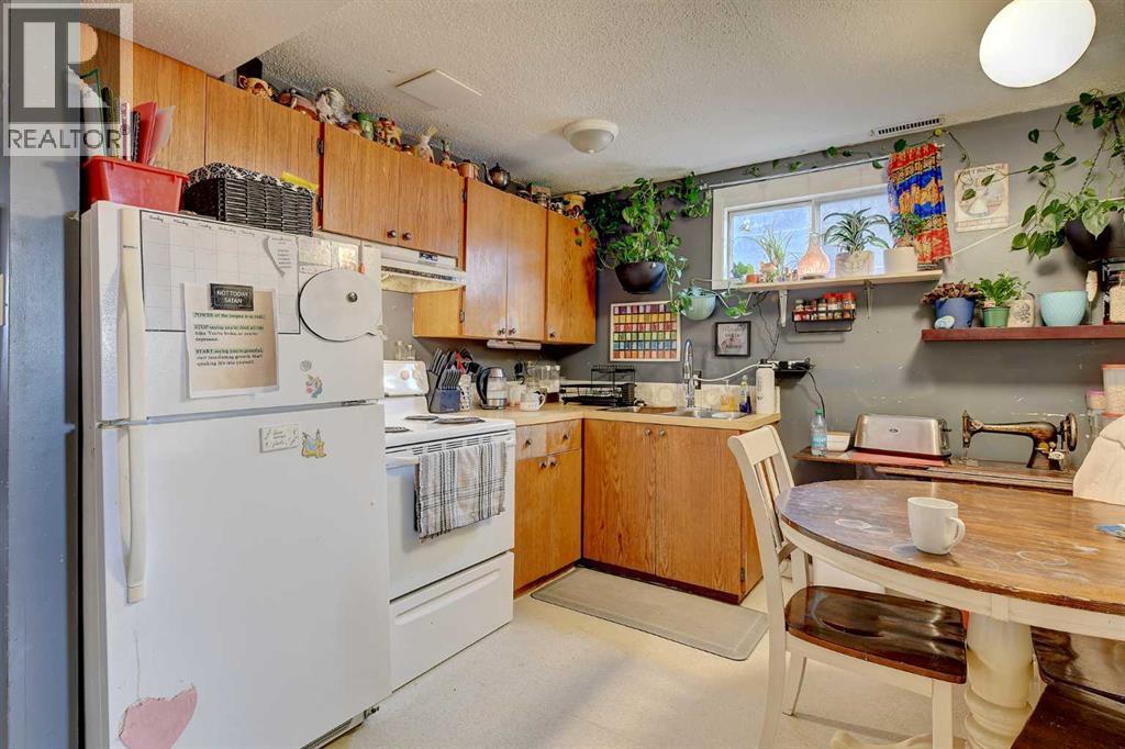 9809 98 Avenue - 44