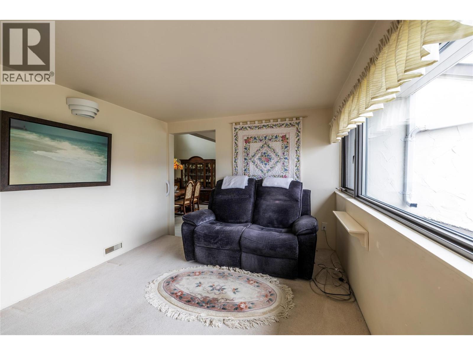 #15 137 McGill Road - 22
