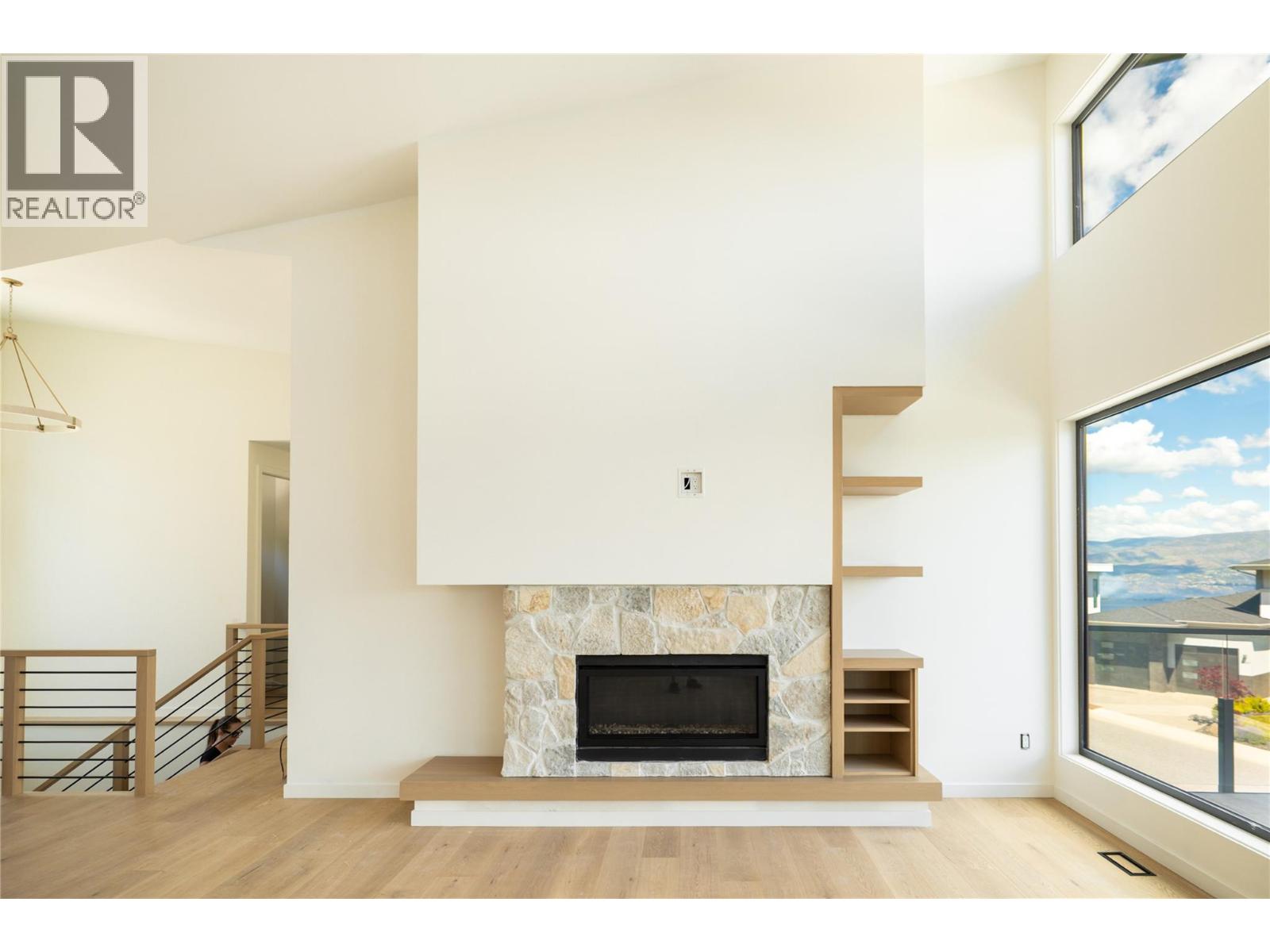  1004 Emslie Street, Kelowna