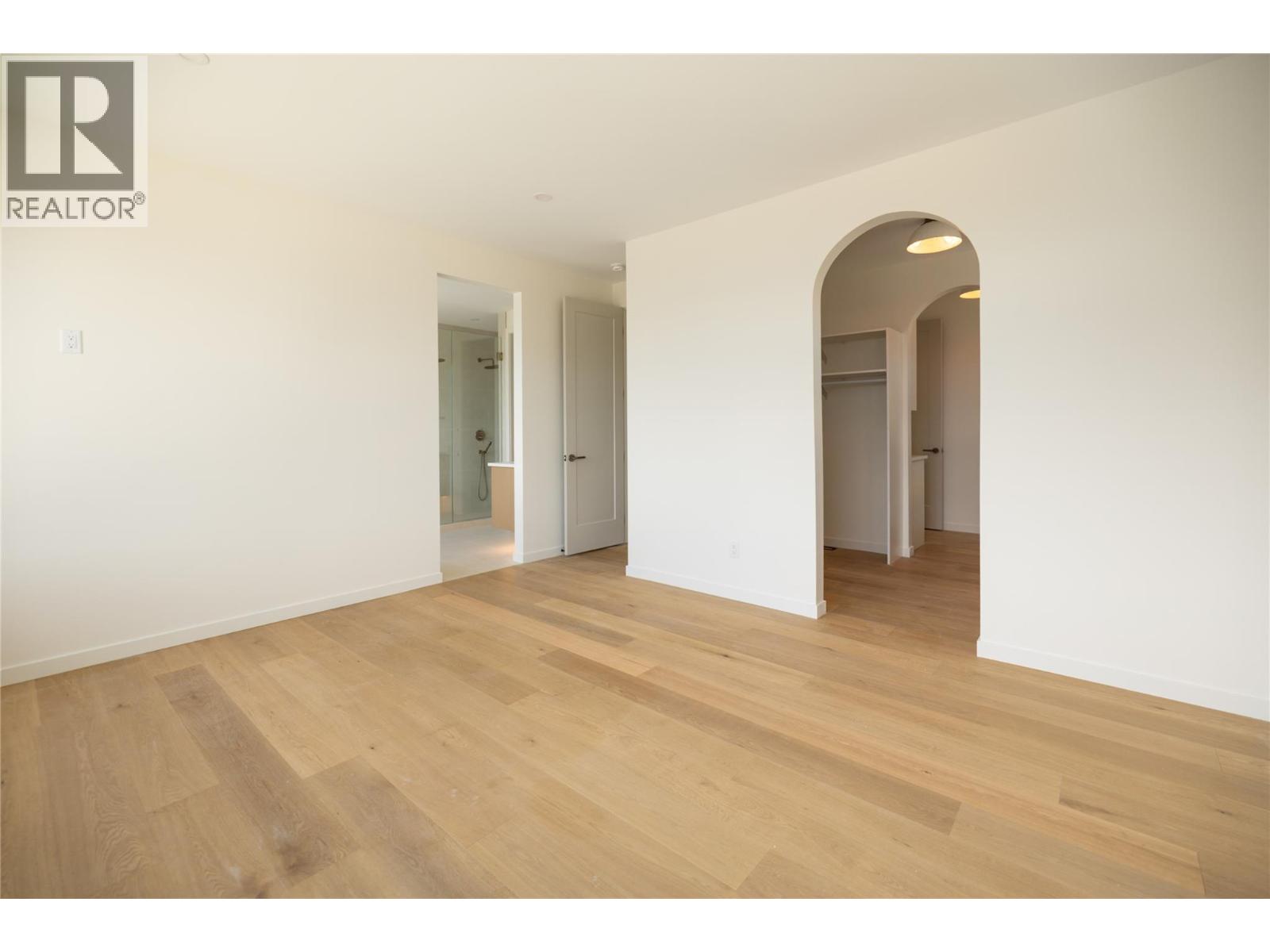 1004 Emslie Street, Kelowna