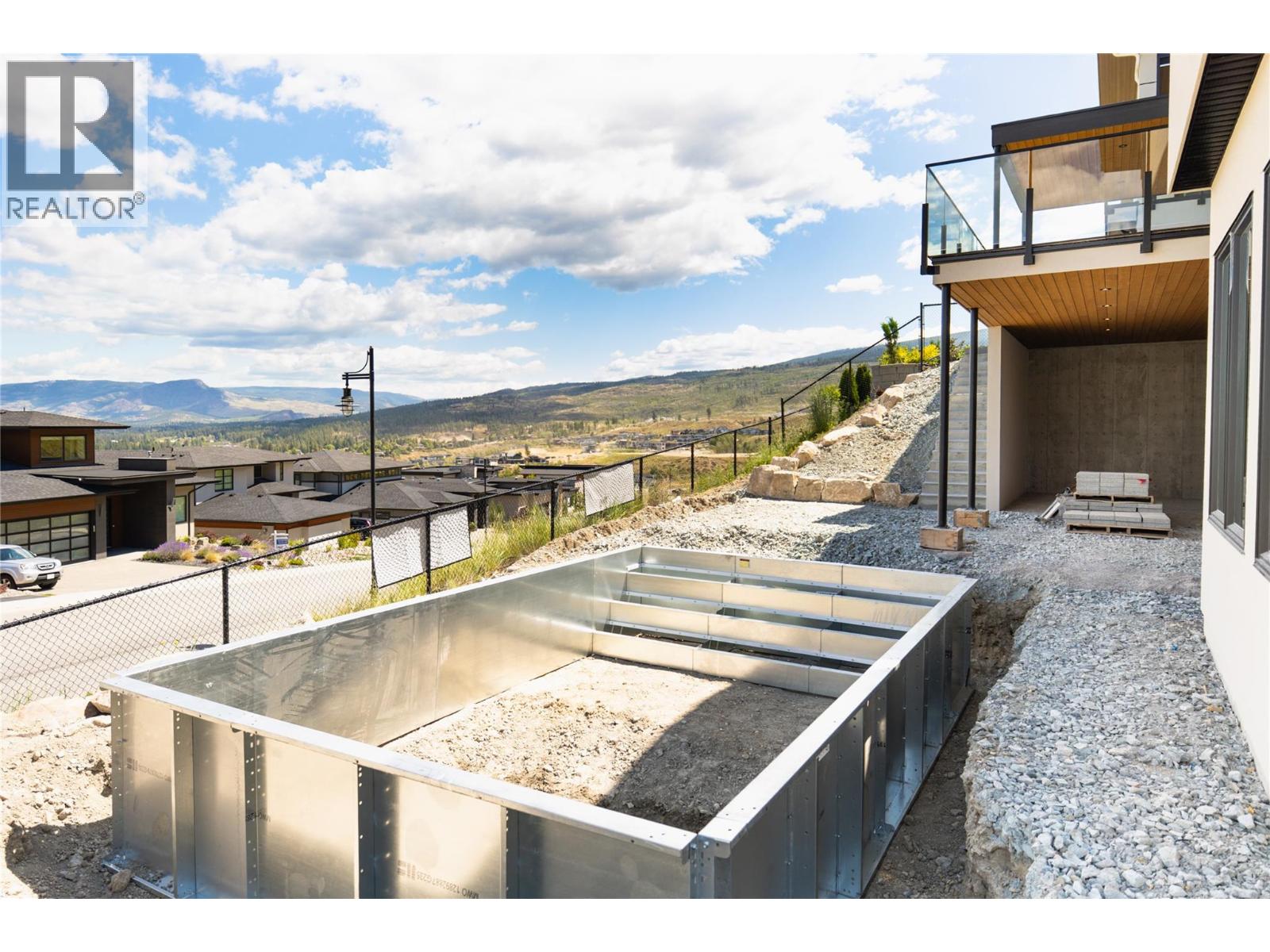  1004 Emslie Street, Kelowna