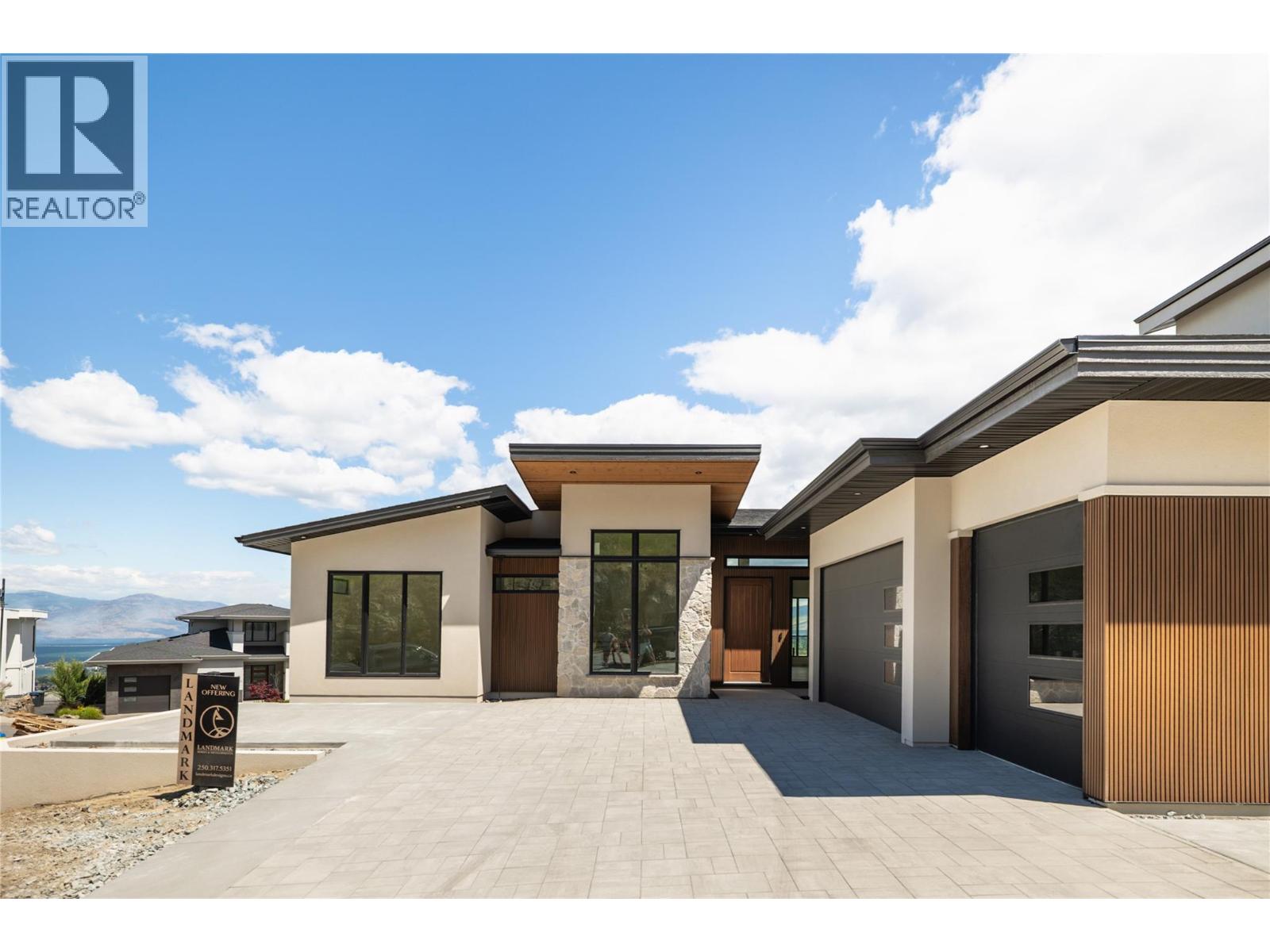  1004 Emslie Street, Kelowna