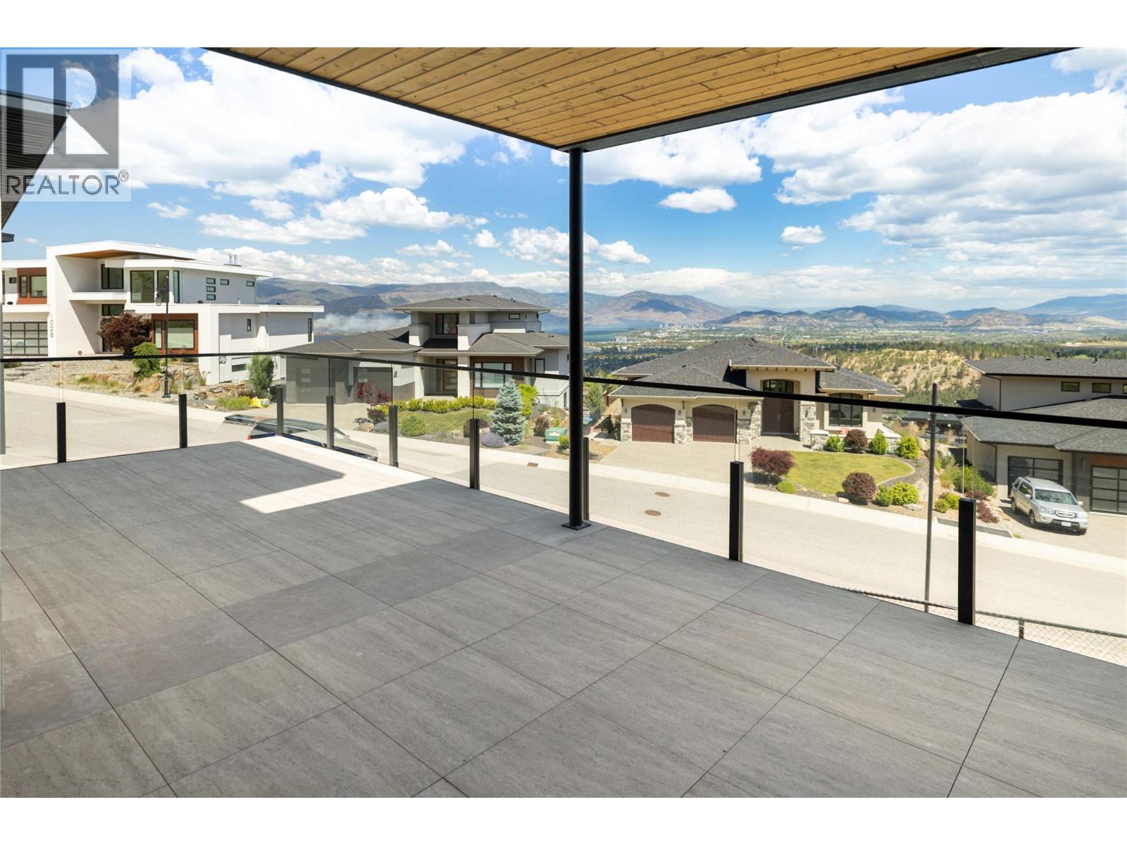  1004 Emslie Street, Kelowna